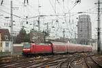 DB 146 006 mit RE9 nach Siegen Hbf bei der Einfahrt in Köln Hbf, Dezember 2025.
