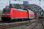 Am 27 April 2018 wird DB Regio 146 268 mit der RE von Kölner Hohenzollernbrücke fotografiert in Köln Hbf vom Bahnsteigkante.