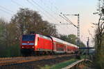 146 003 ist aktuell wieder in ihrer alten Heimat unterwegs, am Abend des 14.4.26 pendelte die Lok auf der Linie RE42 zwischen Münster und Essen. Zum Zeitpunkt der Aufnahme hatte Zug 10157 grade Sythen hinter sich gelassen