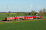 DB Regio 146 xxx auf der Strecke Köthen – Halle. Hier bin ich einen kleine Hügel hochgeklettert, um mehr von der Landschaft aufs Motiv zu bringen. Normalerweise bin ich kein fan von Windrädern, aber hier macht es sich wirklich ganz schick am 22.4.26 bei Arensdorf.