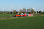 DB Regio 146 xxx auf der Strecke K�then – Halle. Hier bin ich einen kleine H�gel hochgeklettert, um mehr von der Landschaft aufs Motiv zu bringen. Normalerweise bin ich kein fan von Windr�dern, aber hier macht es sich wirklich ganz schick am 22.4.26 bei Arensdorf.