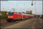 146 227-4 durchfhrt am Abend des 13.10.07 mit einer Doppelstockwagen-Garnitur schiebend den S-Bahn-Halteounkt Esslingen-Oberesslingen mit Fahrtrichtung (Sd-)Osten (so besser, Martin ;-)...?).