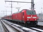 Die 146 216-7 steht am 10.November 2007 im leicht verschneiten Bahnhof Aalen. Dieser Zug fuhr anschlieend nach Stuttgart Hbf.