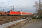 Der RE6 (RE 4321)  WESTFALEN-EXPRESS  verbindet das Rheinland mit Ostwestfalen und passiert dabei Bochum-Ehrenfeld. Schiebelok ist die Dortmunder 146 028. (05.01.2008)