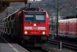 Eine Lok..ein Dosto-Zug..eine Silhouette. 146 204-3 mit ihrem Reginalexpress bei der Einfahrt in den Bahnknoten Plochingen. Ihr Ziel: Mosbach-Neckarelz. Freundlichen Gru an den Tfz-Fhrer der kurz hielt..und dann in Zeitlupe vorzog.