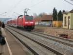 Br146 233-2 mit dem RE aus Basel Bad Bf nach Offenburg in Eimeldingen.Mrz'08