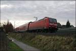 146 005 legt sich mit dem RE2 (RE 10219)  Rhein-Haard-EXPRESS , von Mnchengladbach Hbf nach Mnster(Westf)Hbf, bei Haltern am See in die Kurve.