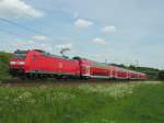 146 124-3 ist am 23.5.08 mit dem RE aus Norddeich Mole auf der KBS 380 Richtung Hannover unterwegs. Aufgenommen bei Drakenburg.