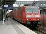 BR 146 009 fhrt als RE 5 in Richtung Duisburg/ Emmerich im Flughafenbahnhof Dsseldorf ein.