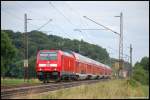 Die Stuttgarter 146 220 bringt zur Nachmittagszeit des 24.07.08 eine Doppelstockwagen-Garnitur ber die Filsbahn (KBS 750) und Stuttgart Hbf nach Mosbach-Neckarelz, aufgenommen am Km 75,0 in Hhe