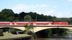 Eine 146 berquert mit einem Regionalzug nach Ulm bei Stuttgart Bad Canstatt den Neckar, 05.08.08.