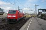 RE 19440, gezogen von der 146 207-6, bei der Einfahrt in den Stuttgarter Hbf.