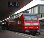 146 004 mit einer RE2 nach Münster in Duisburg Hbf 18.10.09