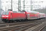 Die 146 025-2 zieht ihren Regio Schadzug durch Dsseldorf HBF am 06.02.2010