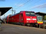 146 234-0 mit Ihrem RE nach Kreuzlingen kurz vor der Abfahrt in Karlsruhe Hbf neben einer  Stadtbahn  am 30.09.07