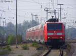 146 018-7 mit RE6  Westfalen-Express  (4315) am Hacken, bei der Einfahrt in Duisburg Hbf. 27.04.2010