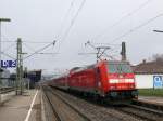 146 236 mit einem RE nach Karlsruhe Hbf hier beim Zwischenhalt in Donaueschingen.