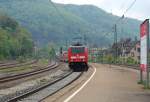 Die Stuttgarter 146 208-4 zieht am 16.5.2010 einen Regionalzug nach Mosbach-Neckarelz in den Bahnhof Geislingen (Steige).