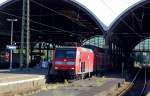 Mnchengladbach Hbf Gleis 4 der RE 2 nach Mnster wartet auf Ausfahrt.
Gezogen wird er von 146 005. 16.6.2010