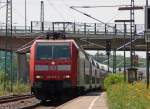 146 025-2 mit der RE1 (10125) aus Aachen nach Hamm bei der Einfahrt in Stolberg (Rheinl.) Hbf, 13.6.10