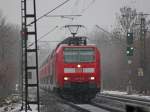 146 031 mit der RE1 (10121) nach Hamm (Westf.) kurz hinter dem Hp Eilendorf, 5.12.10