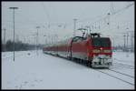 146 xxx fhrt am 19.12.2010 mit dem RE2 nach Mnster in Duisburg Hbf ein