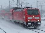 146 218 erreicht bei heftigen Schneetreiben am 24.12.2010 den Bahnhof Herrenberg in Richtung Stuttgart Hbf.