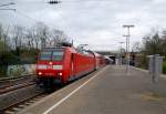 Bei der Durchfahrt in Angermund ist die 146 007-0  mit der RE2 nach Mnster zu sehen. Foto 3.4.2011