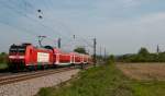 146 112-8 mit dem RE 26513 (Offenburg - Basel Bad Bf) am 7. Mai 2011 in Denzlingen.
