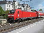 RE 1 mit 146 028-6 auf dem Weg nach Aachen bei einem Stopp in Lippstadt am 15.08.2011