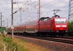 Hier ist die 146 029 zusehen, wie sie einen RE 1 von Aachen nach Hamm bei Sindorf schiebt.....am Sonntagnachmittag den 17.6.2012