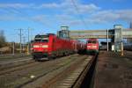 146 104 verlsst mit dem RE 4419 nach Hannover Hbf Emden Hbf. Aufgenommen am 02.02.2013