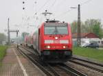 Am 02.05.2013 passierte 146 228-2 mit ihrer RB nach Neuenburg (Baden) die Gleisbaustelle in Kenzingen, und fhrt auch gleichzeitig an den Bahnsteig.