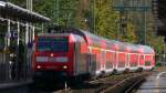 RE5 von Koblenz nach Emmerich mit 146 018-7 am 20.10.2010 in Remagen auf Gleis 1.