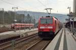 Im Bahnhof Neckarelz 146 226-6 mit einer RB nach Stuttgart Hbf und im Hintergrund steht der 425 236/736. 1.2.2014
