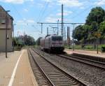 146 551-7 zieht am 13. Juni 2014 einen Doppelstocksteuerwagen der Südostbayernbahn durch Kronach in Richtung Saalfeld.