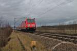 Hier die RB 26565 (Offenburg - Neuenburg (Baden)) die am 03.01.2014 von 146 230-8 bespannt wurde und hier westlich vom Weinort Hügelheim ihrem nächsten Zwischenhalt in Müllheim (baden)