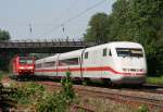 146 109 mit RE 5341 (Offenburg–Basel SBB) und 401 076 als ICE 73 (Kiel Hbf–Zrich HB) am 13.05.2011 in Riegel-Malterdingen