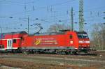 DB Lok 146 113-6 fährt beim Badischen Bahnhof ein.