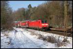 DB 146104 überquert mit RE 9 nach Bremerhaven am 4.2.2015 um 10.43 Uhr das Wiehengebirge bei Ostercappeln.