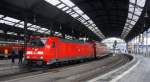 146 271 DB steht mit dem RE1 im Bahnhof Aachen bereit zur Abfahrt nach Hamm-Westfalen. Aufgenommen vom Bahnsteig 1 vom Aachen-Hbf. 
Am Nachmittag vom 6.3.2016.