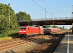 RE5 nach Emmerich bei der Durchfahrt in Langenfeld-Berghausen.
Gezogen wurde der Zug von der 146 262 am Samstag den 13.8.2016