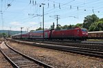 Durchfahrt am 14.06.2015 von der Dortmunder 146 020 mit einem RE5 (Koblenz Lützel - Emmerich) kurz nach dem Startbahnhof in Koblenz Lützel gen Bonn.