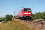 Mit einem RE (Offenburg - Basel Bad Bf) fuhr am 10.07.2015 die Freiburger 146 237-3  Karlsruhe  bei Hügelheim in kürze in ihren nächsten Zwischenhalt in Müllheim (Baden) ein.