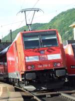 146 218 in Geislingen (Steige) mit einem RE Richtung Ulm am 13.05.2007