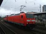 Lokzug BR 146 011-2 mit abgebgelter BR 111er bei der 
Durchfahrt in DO Hbf. 