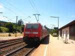 Asufahrt RE 4712 mit Schublok 146 236-5  Triberg  aus dem Bahnhof St.Georgen 5.8.07