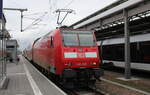 DB 146 022 mit dem RE 16326 nach Magdeburg Hbf, am 13.02.2023 in Halle (S) Hbf.