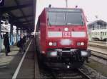 Die leicht verschneite Front von 146 112-8 nach der Ankunft mit RE aus Karlsruhe Hbf im Endbahnhof Konstanz.