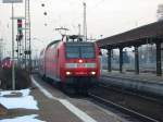 Hier ist die 146-005 am 3.3.2005 bei der Einfahrt von Worms Hbf im Hintergrund eine 482 (links im Bild).